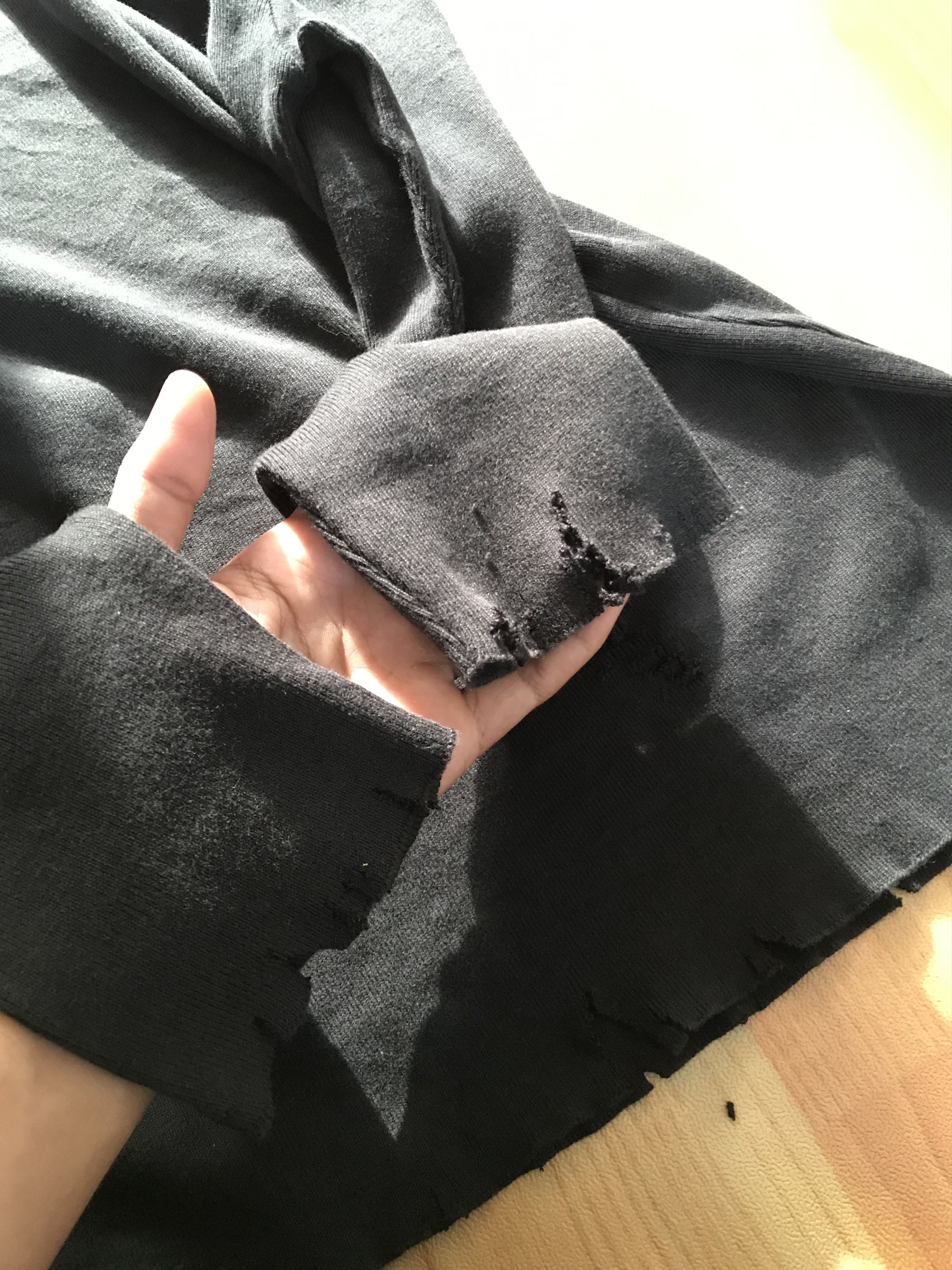 A.P.C. A.P.C destroyed cut out knit sweatshirts cdg style Size US S / EU 44-46 / 1 - 3 Thumbnail