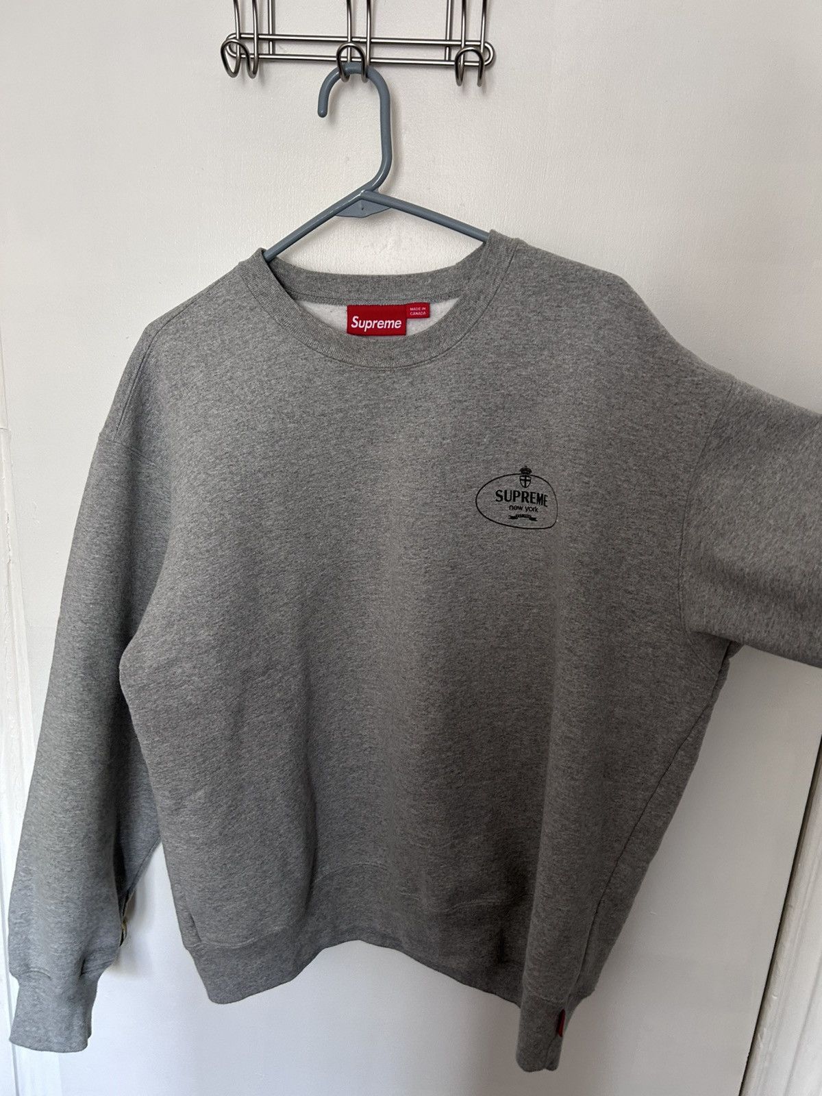 Supreme Supreme Oval Crest Grey Crewneck Size US L / EU 52-54 / 3 - 5 Thumbnail