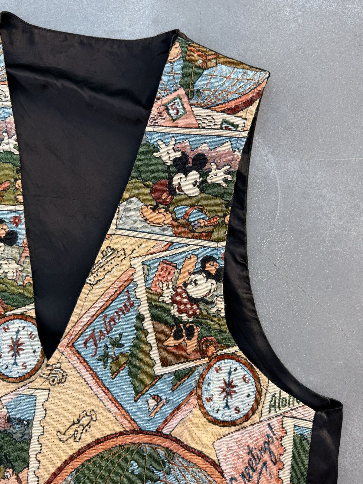 Mickey Mouse Vintage MickeyInc Tapestry Vest USA DisneyParks Exclusive Size US M / EU 48-50 / 2 - 4 Thumbnail