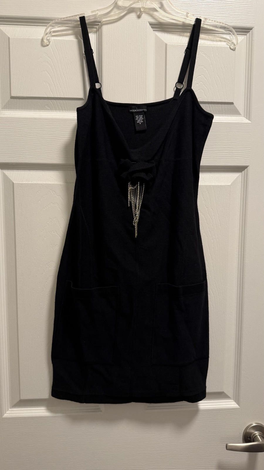 Designer MODA International Black Dress with Chain Detail Size 28" / US 6 / IT 42 - 1 Thumbnail