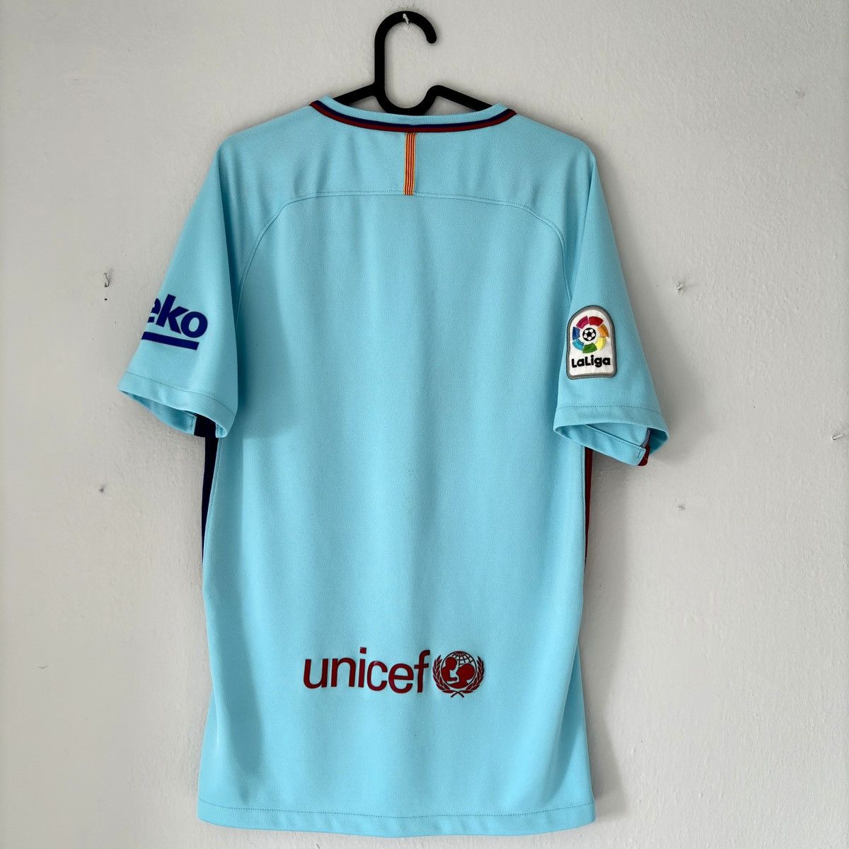 Nike 2017 2018 FC Barcelona Nike Away Kit Soccer Jersey Camiseta Size US S / EU 44-46 / 1 - 9 Thumbnail