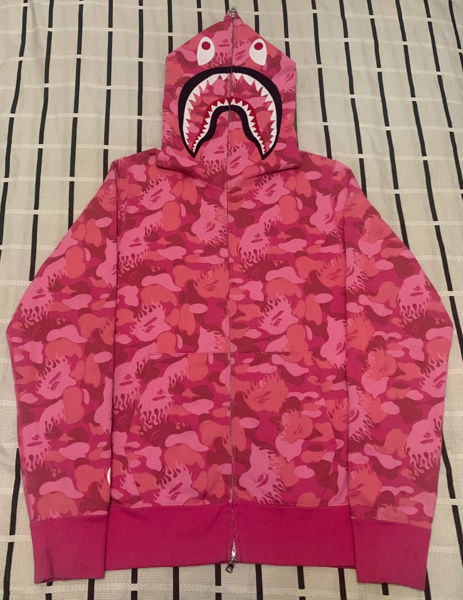 Bape Bape Shark Camo Red Light Jacket M Men Size US M / EU 48-50 / 2 - 1 Thumbnail