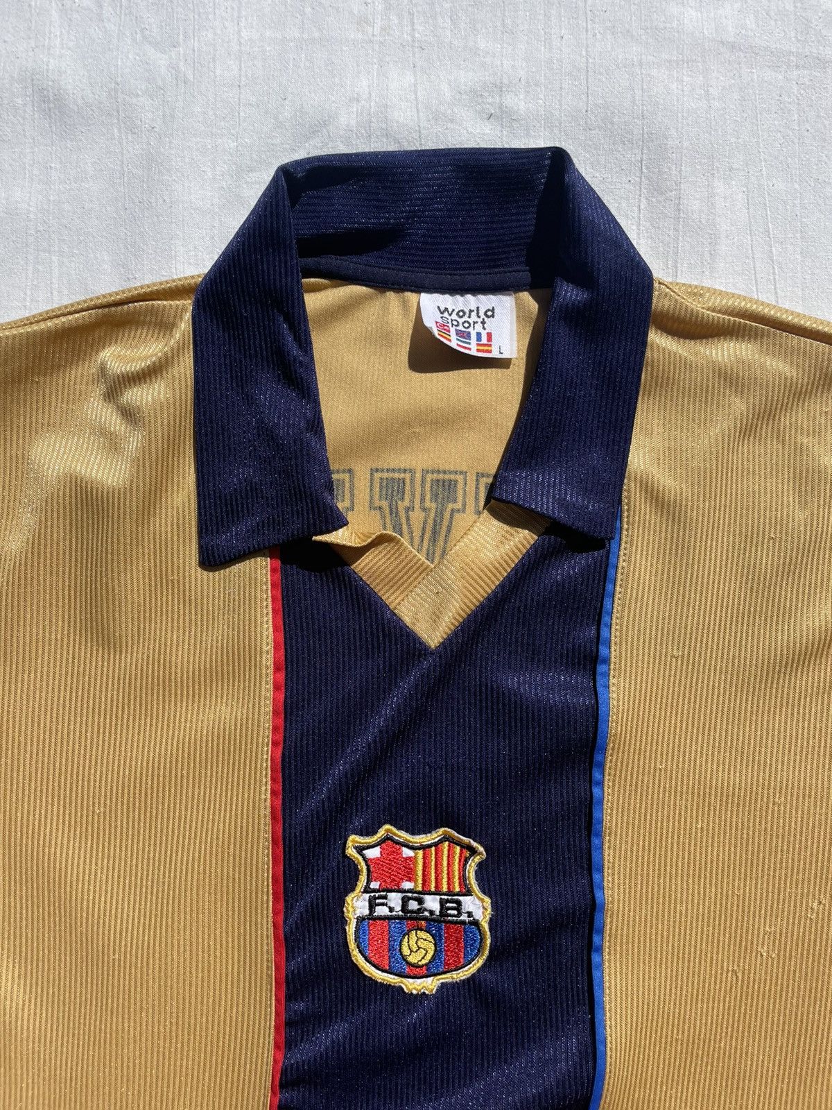 Vintage Vintage Football FC Barca T-Shirt Kluivert Size US L / EU 52-54 / 3 - 3 Thumbnail