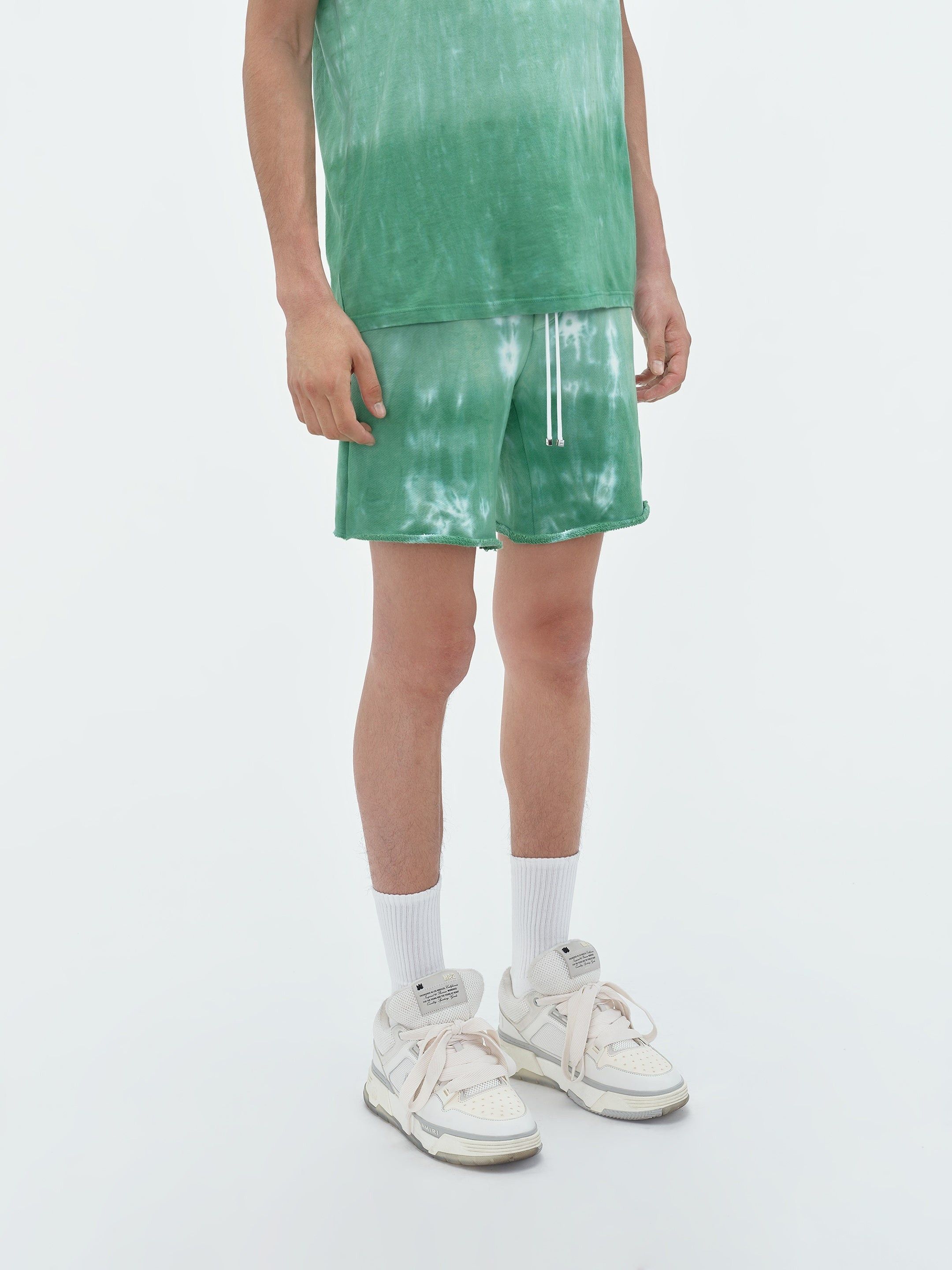 Amiri o1s1wg110425 Ma Logo Dip Dye Sweatshort in Green Size US 30 / EU 46 - 4 Thumbnail