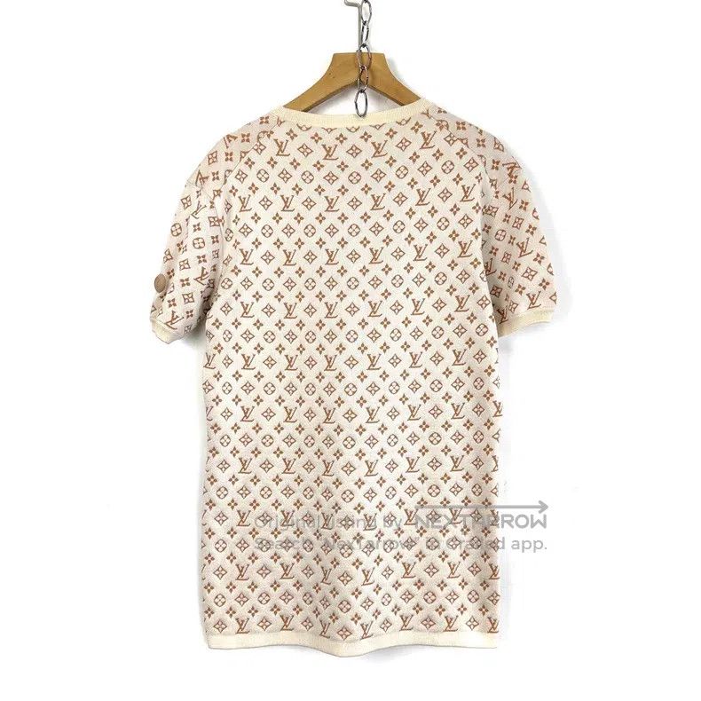 Louis Vuitton Louis Vuitton Engraved logo mulberry silk round neck T-shi Size US XL / EU 56 / 4 - 2 Thumbnail