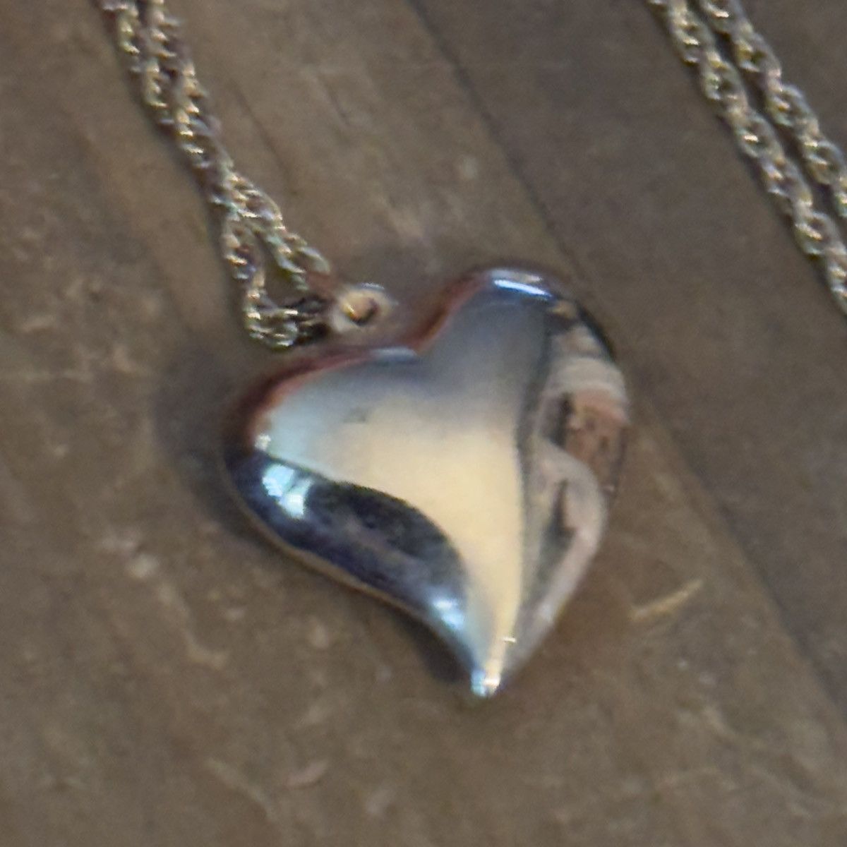 Other × Vintage Vintage Avon gold tone puffed heart pendant necklace Size ONE SIZE - 4 Thumbnail