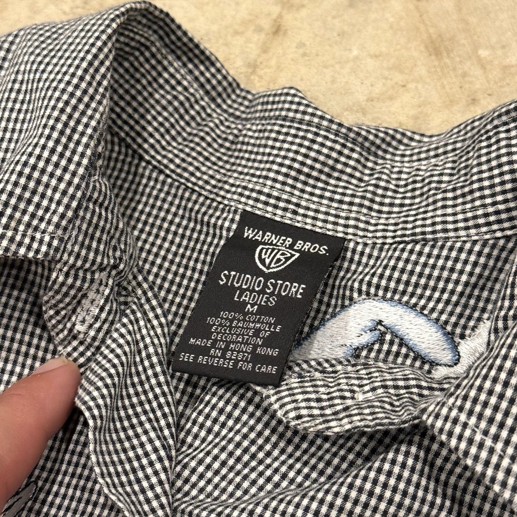 Vintage VINTAGE Looney Tunes Embroidered Long Sleeve Plaid Shirt Sz M Warner Bros Ladies Size M / US 6-8 / IT 42-44 - 4 Thumbnail