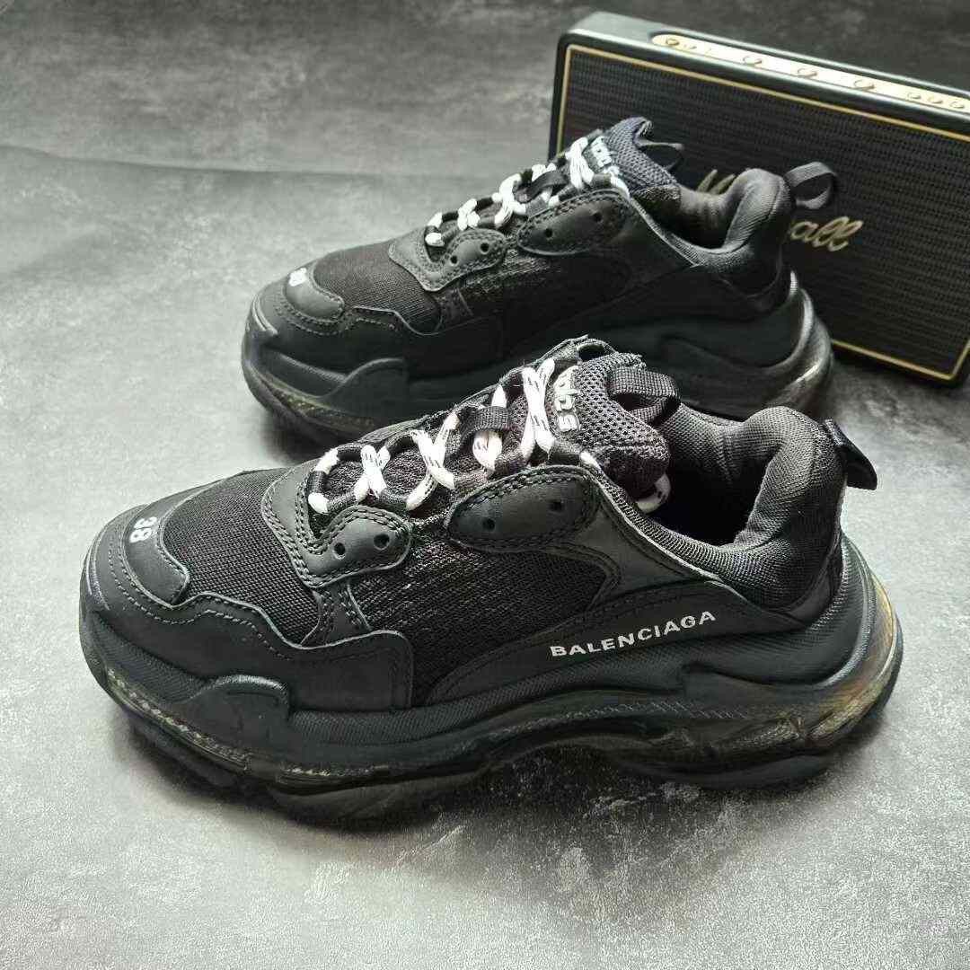Balenciaga Balenciaga Gold Lowtop Sneakers S Women Size US 6 / IT 36 - 1 Thumbnail