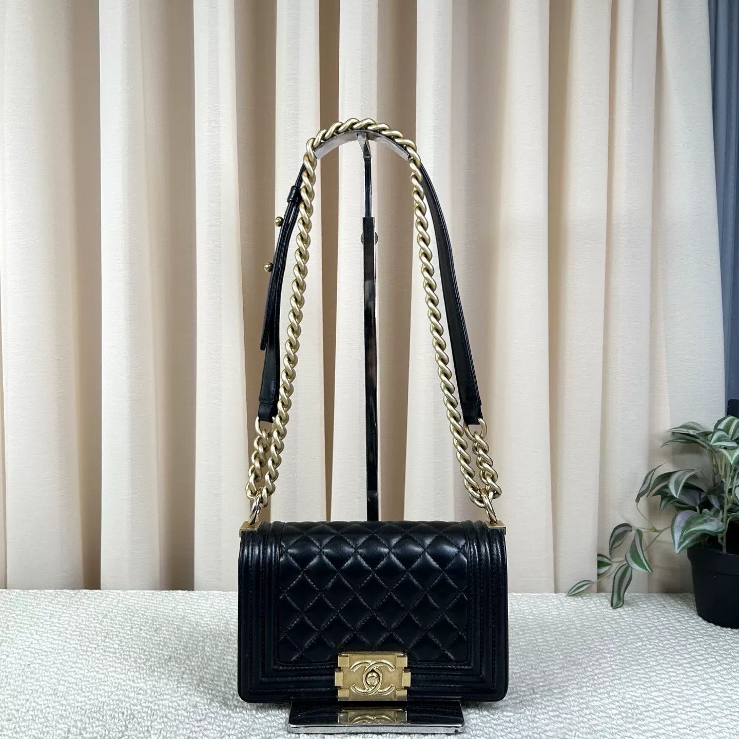 Chanel Pre-loved Bag Very good condition Size ONE SIZE - 1 Thumbnail