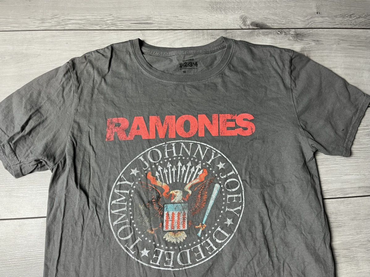 Band Tees Ramones tshirt rock band size Large Size US L / EU 52-54 / 3 - 3 Thumbnail