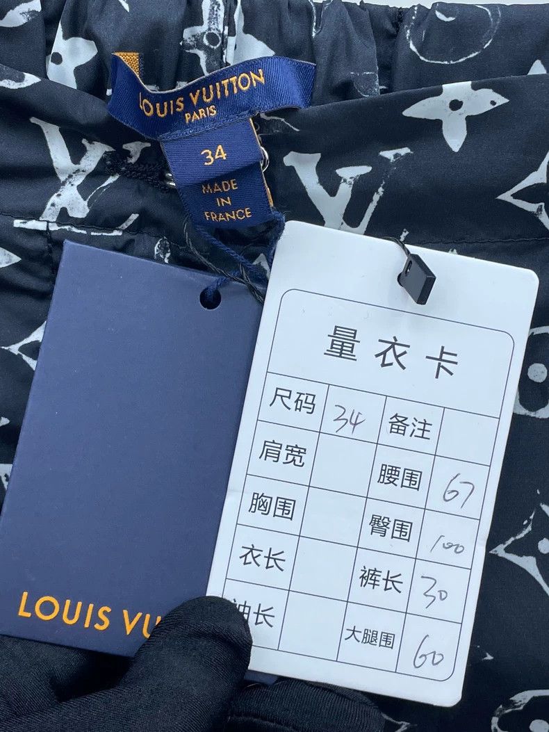 Louis Vuitton Louis Vuitton Black and white presbyopic shorts printed wit Size US 34 / EU 50 - 5 Thumbnail