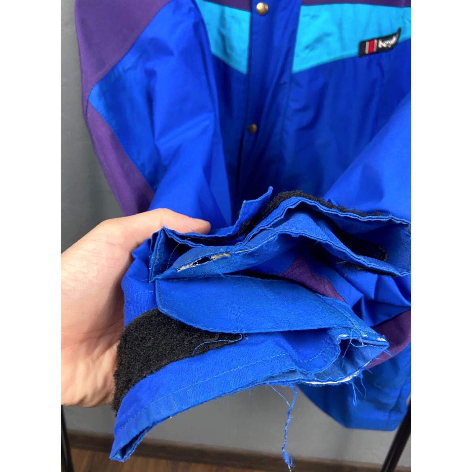 Berghaus VINTAGE Berghaus Trango Extrem 7000 Gore-Tex Jacket Men 2XL Blue 90s Outdoor Ski Water Resistant Windbreaker Size US XXL / EU 58 / 5 - 7 Thumbnail