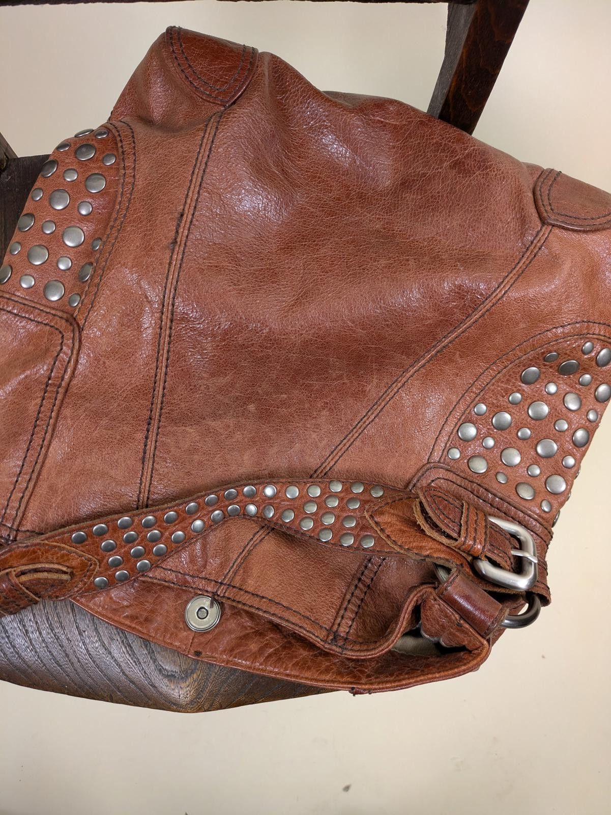 Other 2000's / Y2K brown distressed studded hobo bag Size ONE SIZE - 4 Thumbnail
