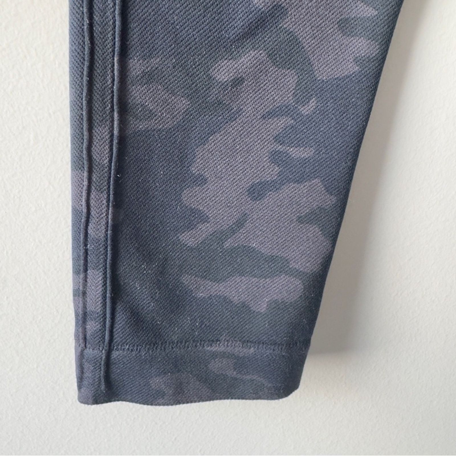 Spanx Spanx Seamless Camo High-Waisted Leggings Gray Ankle Casual Size 29" - 7 Thumbnail
