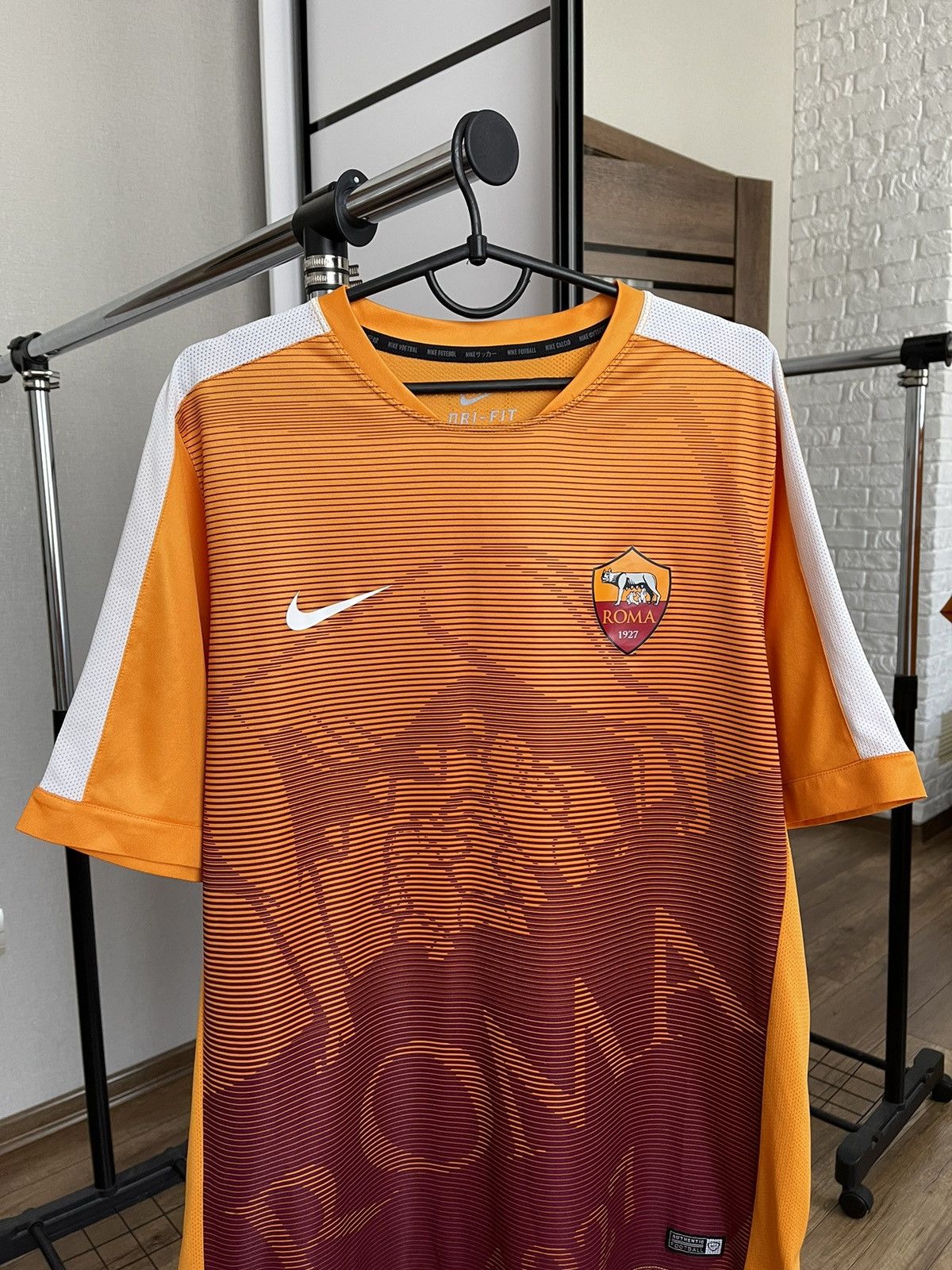 Nike 2018/2019 Nike AS Roma Soccer Jersey Pre Match T-Shirt Tee Size US XL / EU 56 / 4 - 4 Thumbnail