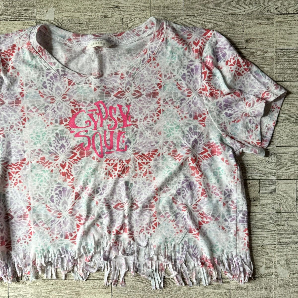 Aeropostale Gypsy Soul, Reworked, Kaleidoscope Print, Cropped Baby Tee Size S / US 4 / IT 40 - 7 Thumbnail