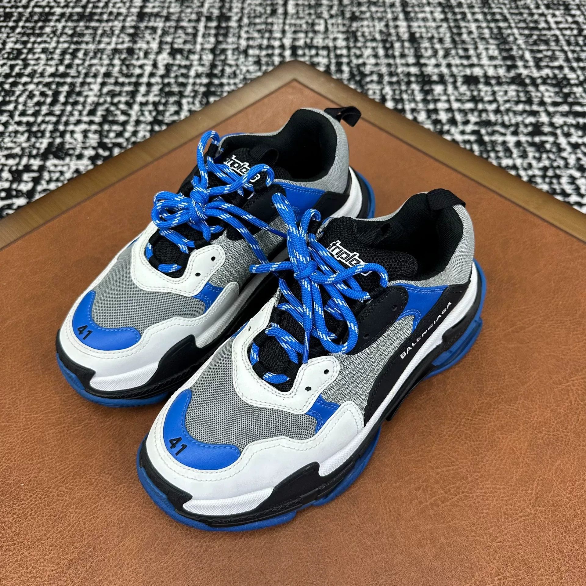 Balenciaga Balenciaga Blue Lowtop Sneakers 8 Men Size US 8 / EU 41 - 1 Thumbnail