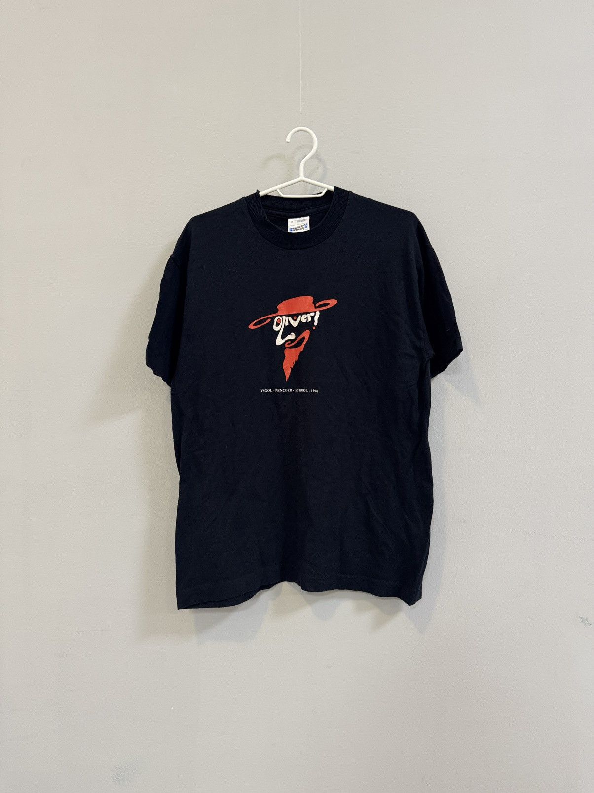 Band Tees × Vintage OLIVER TWIST Musical Vintage 1996 Black Charles Dickens Size US M / EU 48-50 / 2 - 1 Thumbnail