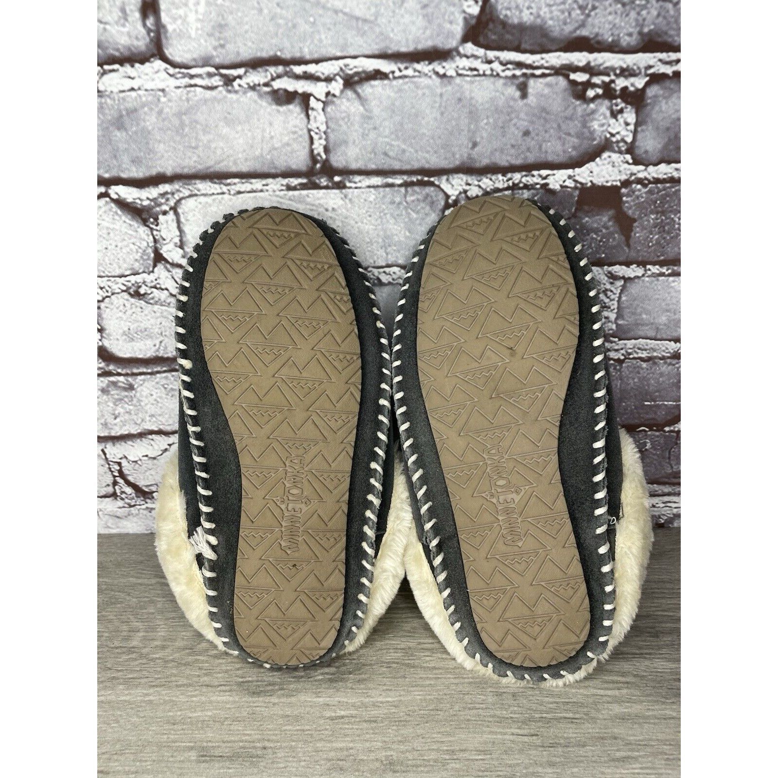 Minnetonka Minnetonka 40914 Gray Suede Leather Fur Slip On Slippers Wom Size US 7 / IT 37 - 11 Thumbnail