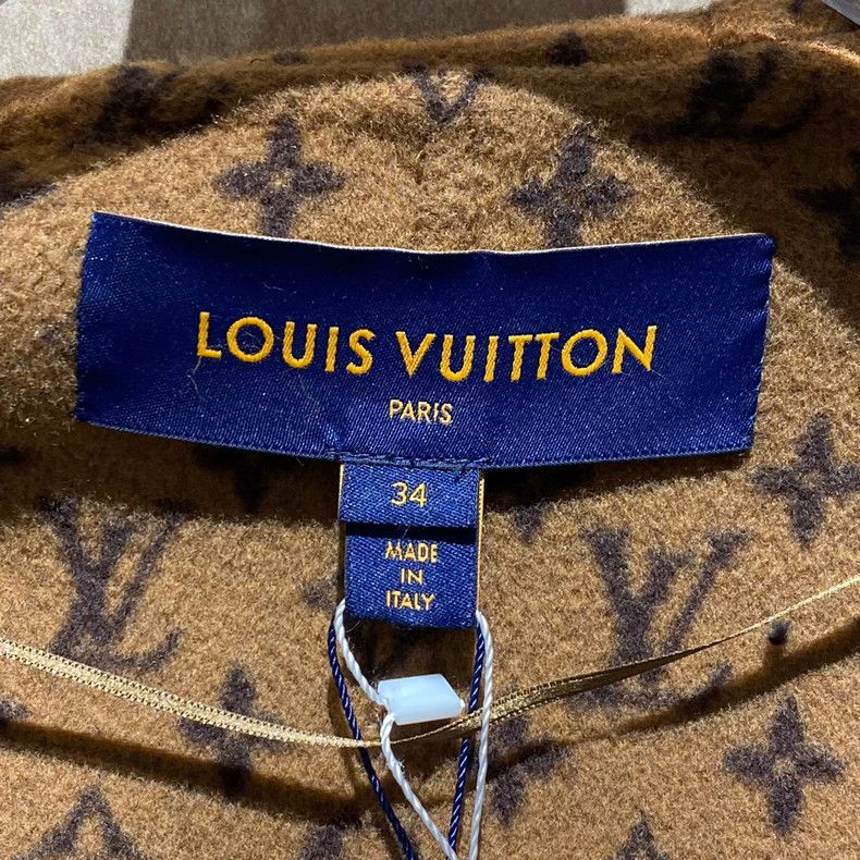 Louis Vuitton Louis Vuitton Camel presbyopic full print bathrobe coat Size XXS / US 00 / IT 34 - 4 Thumbnail