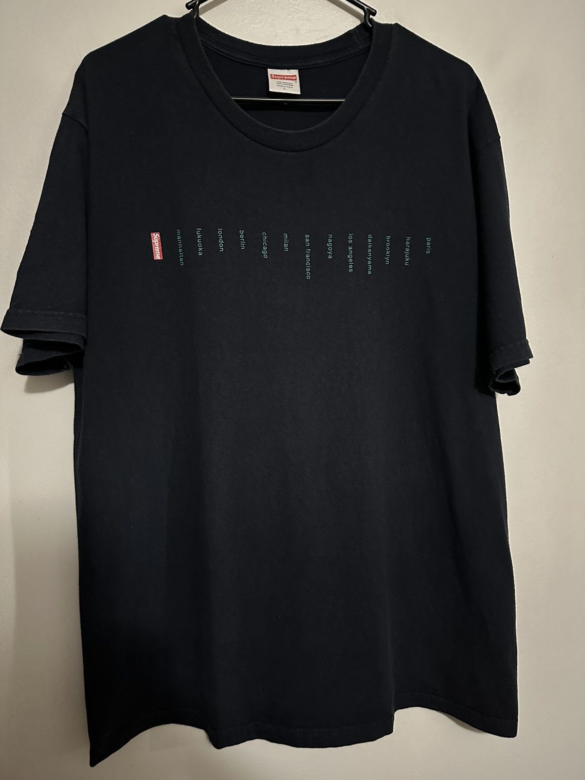 Supreme Supreme Location Tee Size US L / EU 52-54 / 3 - 1 Thumbnail