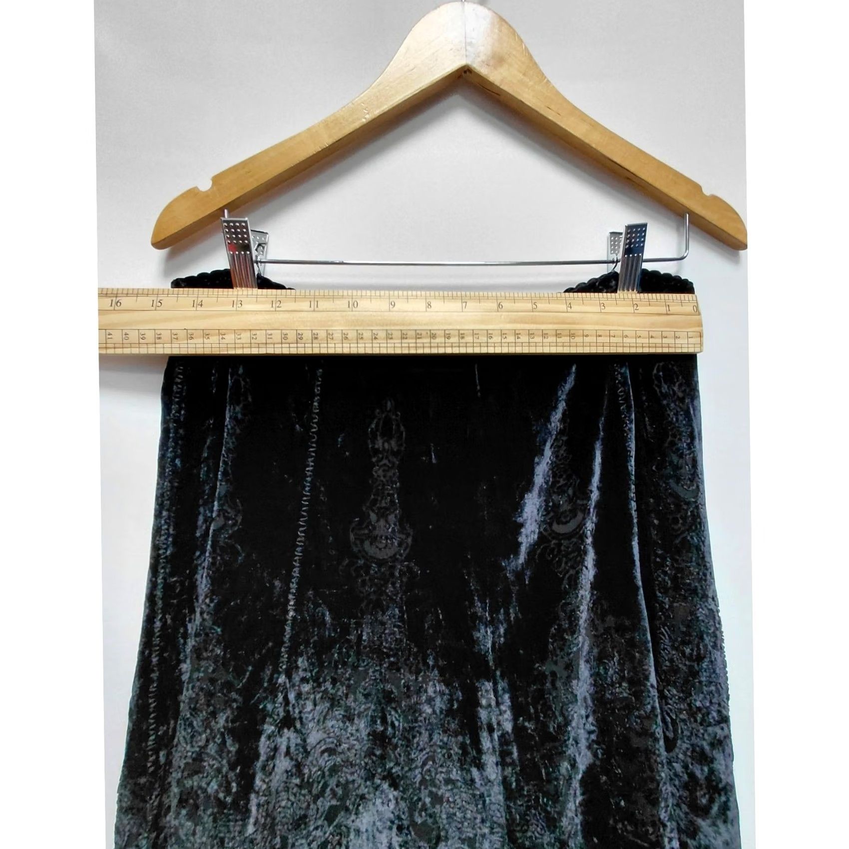 Elie Tahari Elie Tahari Velvet Skirt Black Solid Lined Size M Women Size 32" / US 10 / IT 46 - 7 Thumbnail