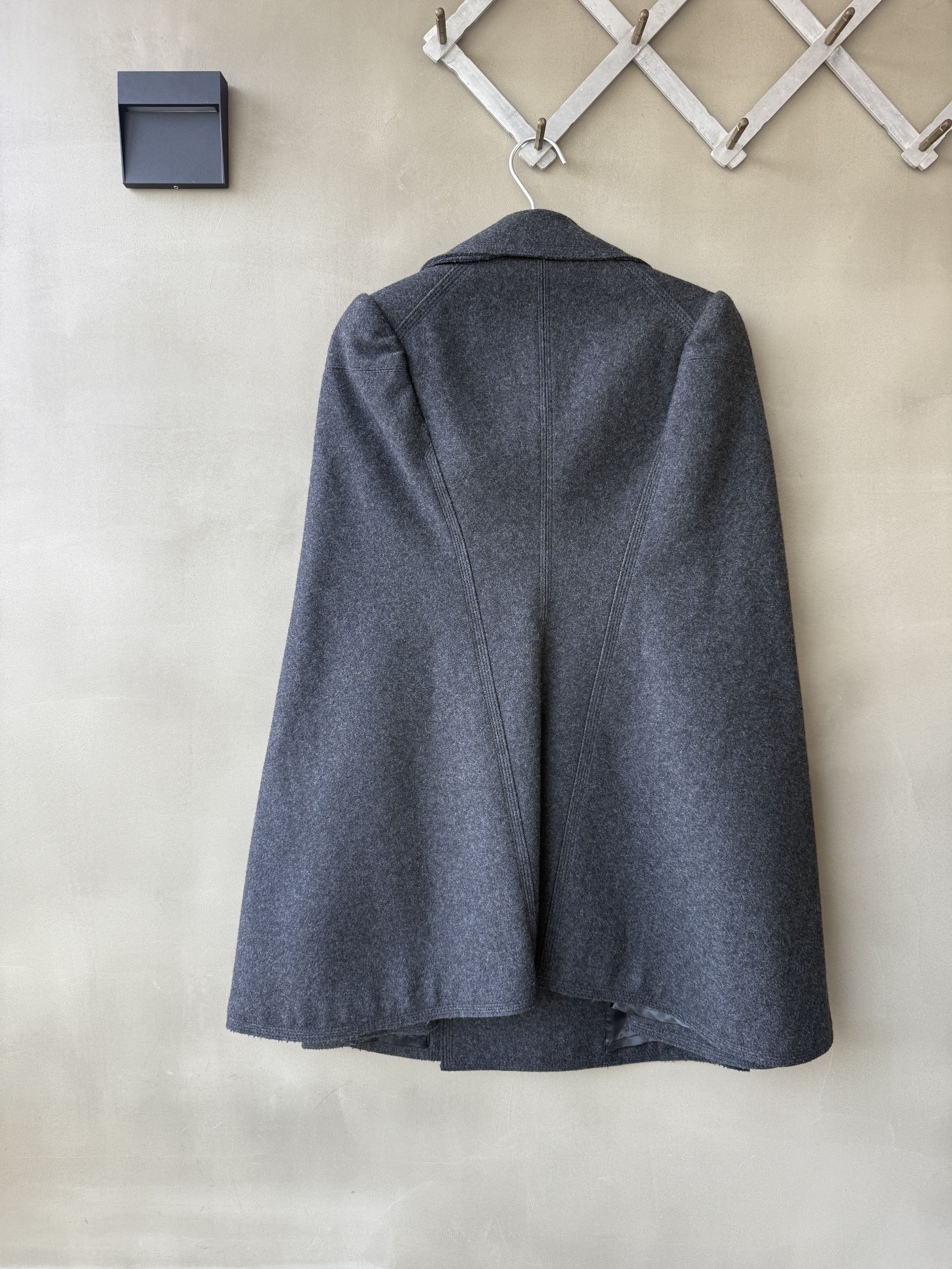 Junya Watanabe Junya Watanabe Comme des Garcons Charcoal Grey Cape Poncho Size XS / US 0-2 / IT 36-38 - 7 Thumbnail