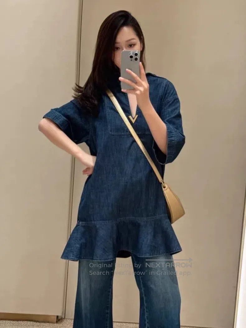 Valentino Valentino Solid V-neck pleated denim cropped short-sleeved Size XS / US 0-2 / IT 36-38 - 7 Thumbnail