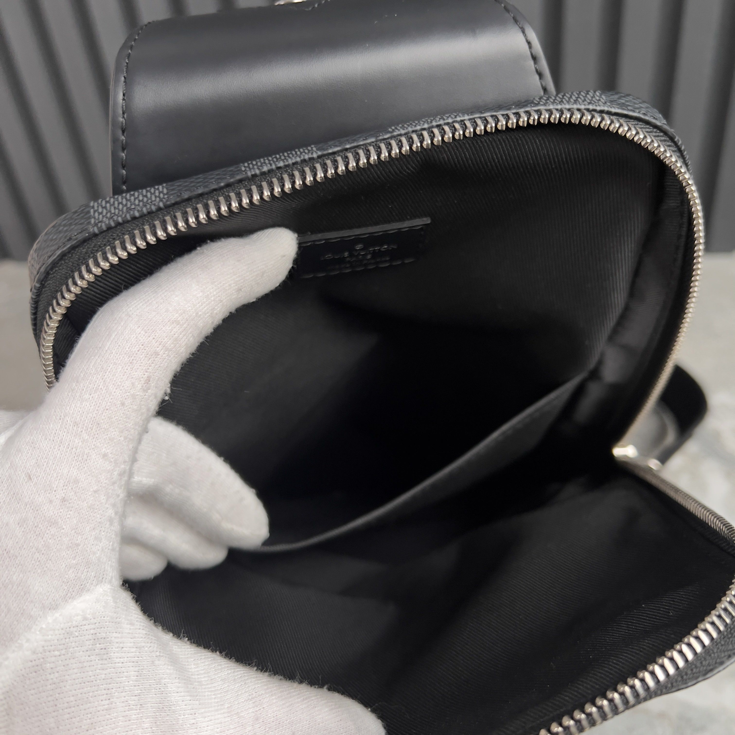 Louis Vuitton Avenue Damier Graphite Canvas Slingbag Bag Size ONE SIZE - 10 Thumbnail