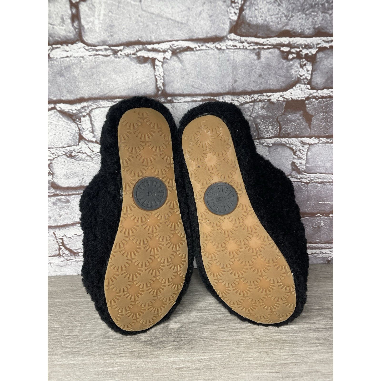 Ugg UGG Fluff Yeah Black Sheepskin Fur Slingback Slippers Sandal Size US 8 / IT 38 - 6 Thumbnail