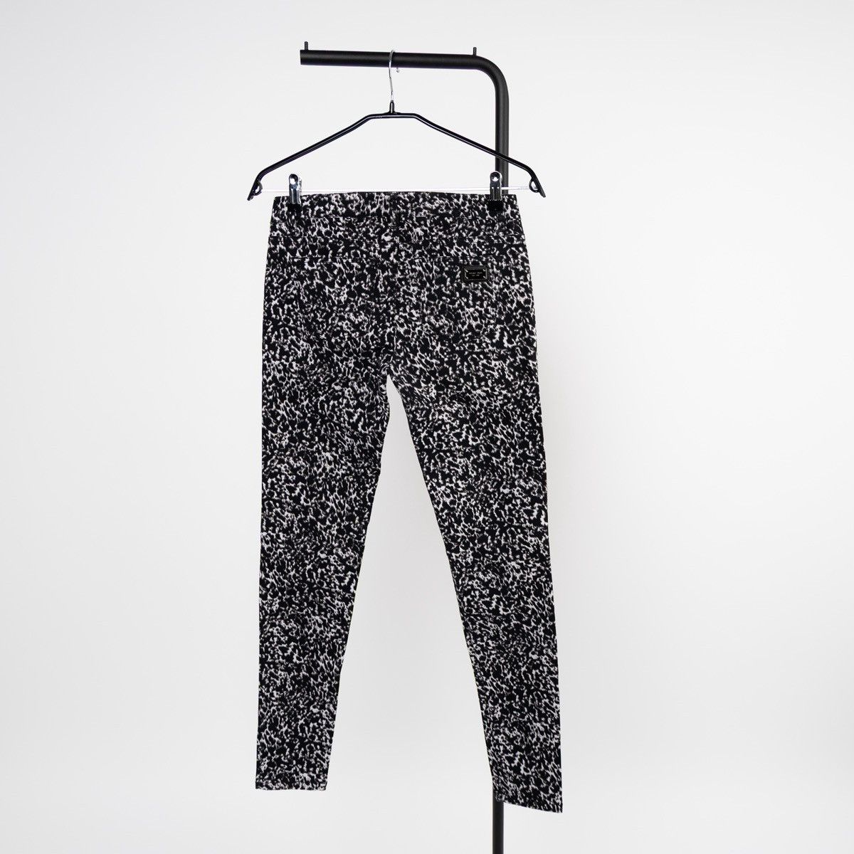 Michael Kors Michael Kors Womens Printed Skinny Jeans Black White Pattern Size 27" / US 4 / IT 40 - 2 Thumbnail