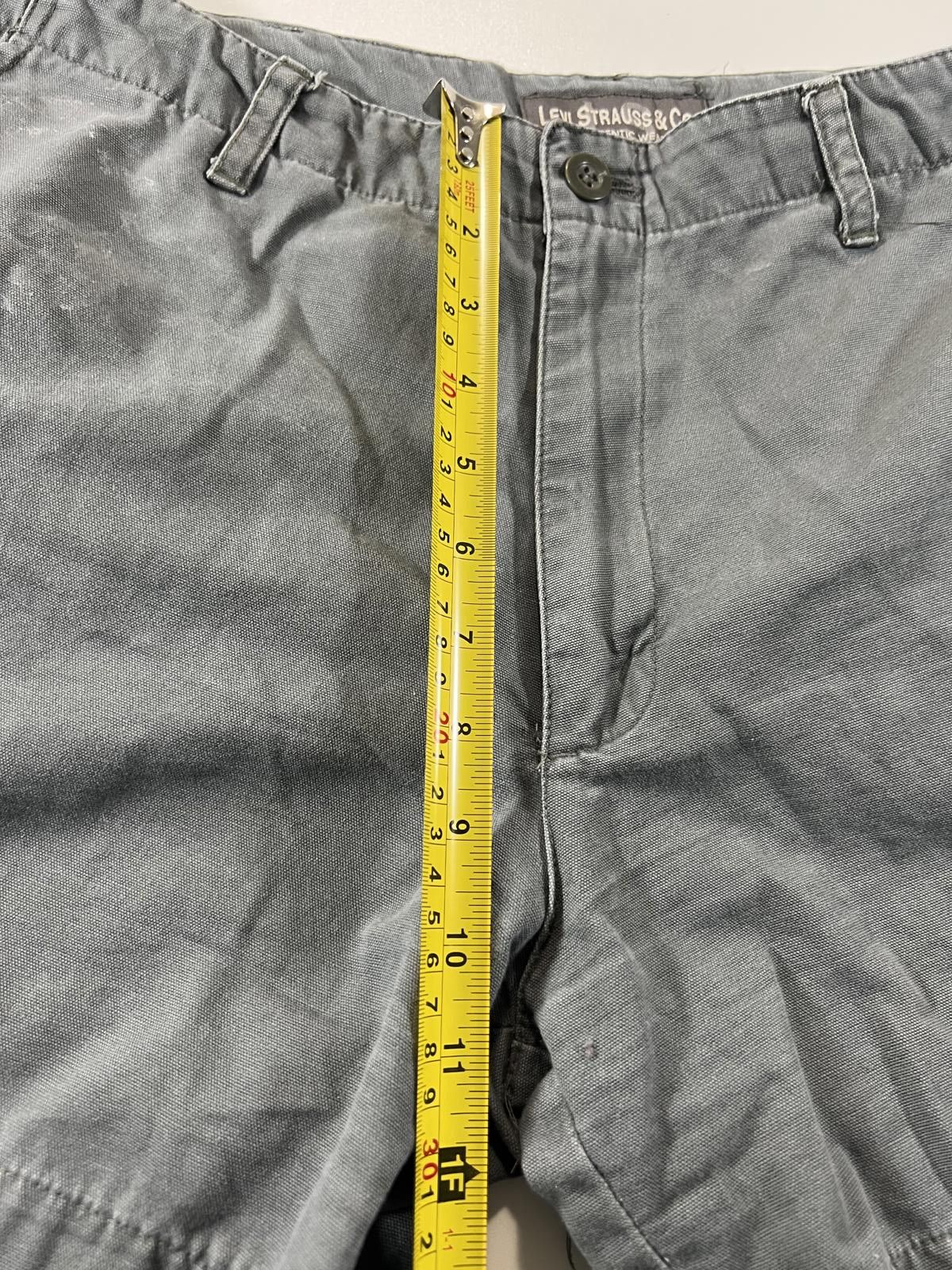 Old Navy Vintage Levi’s Men's Gray Cargo Shorts Size 33 Size US 31 - 6 Thumbnail