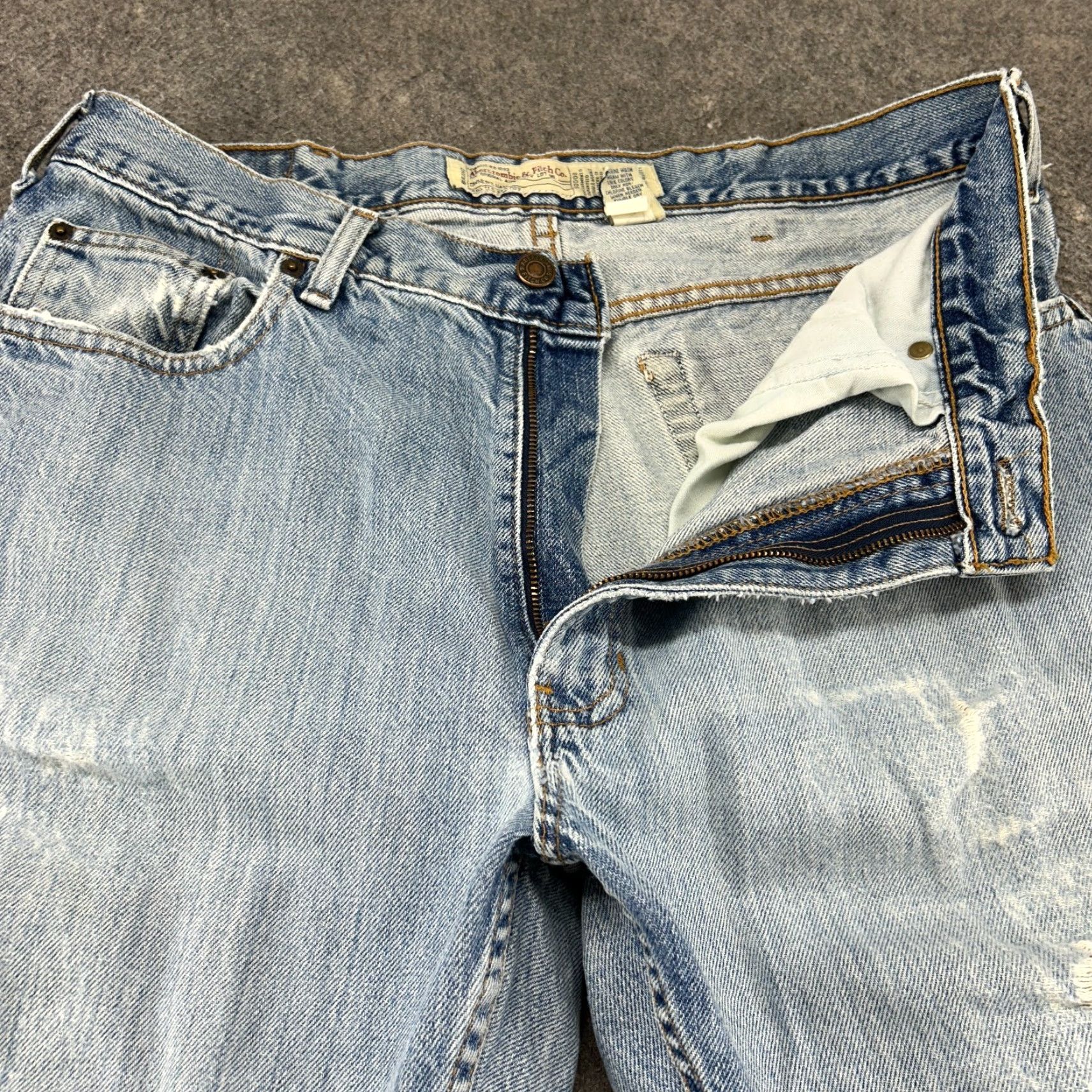 Abercrombie & Fitch VINTAGE Abercrombie Jeans Mens 34x29 Blue Bootcut Distressed READ HEMMED USA 90s Size US 34 / EU 50 - 2 Thumbnail