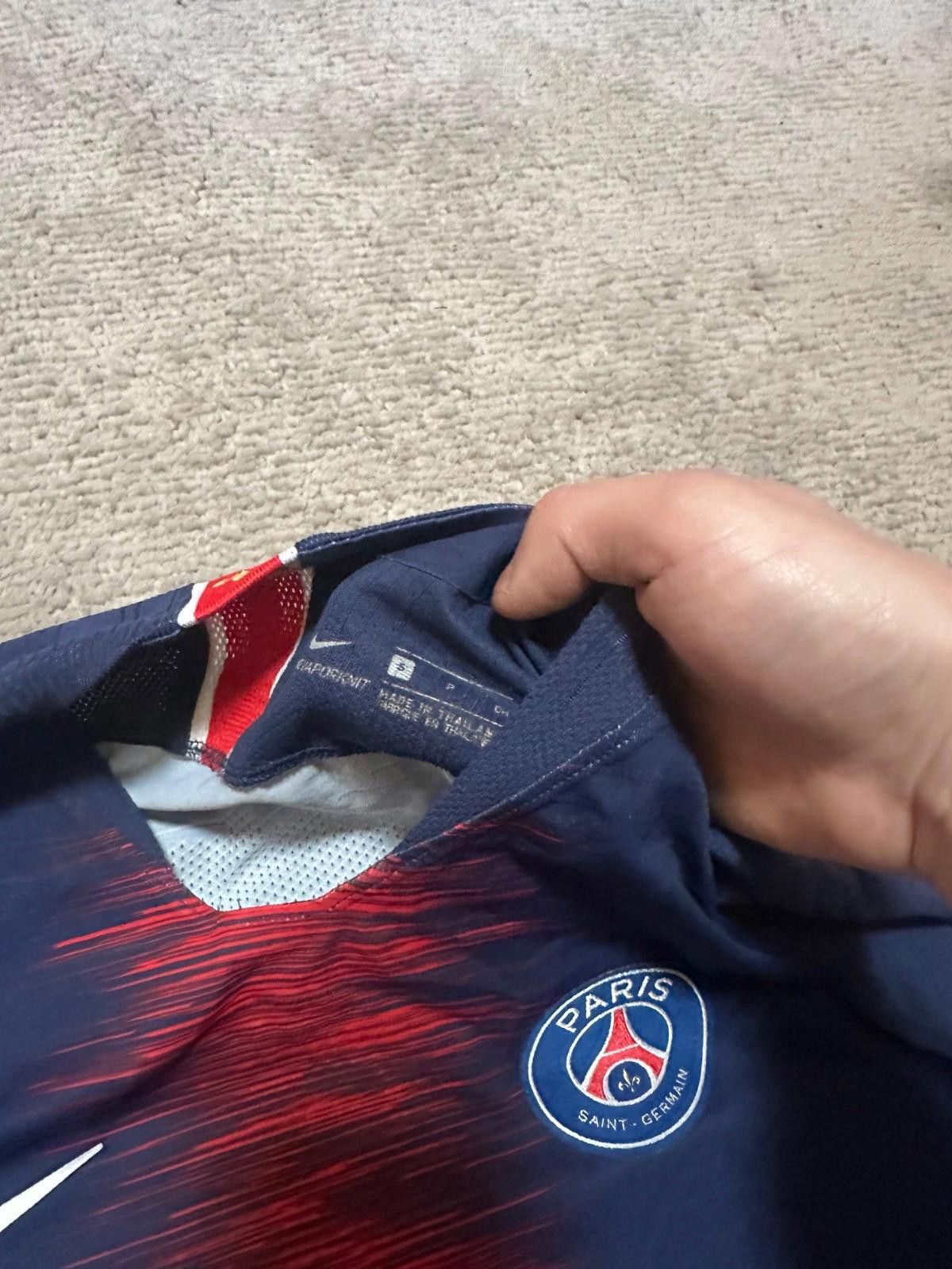 Nike PSG 2018/2019 HOME FOOTBALL SHIRT NIKE SOCCER JERSEY SIZE S Size US S / EU 44-46 / 1 - 5 Thumbnail