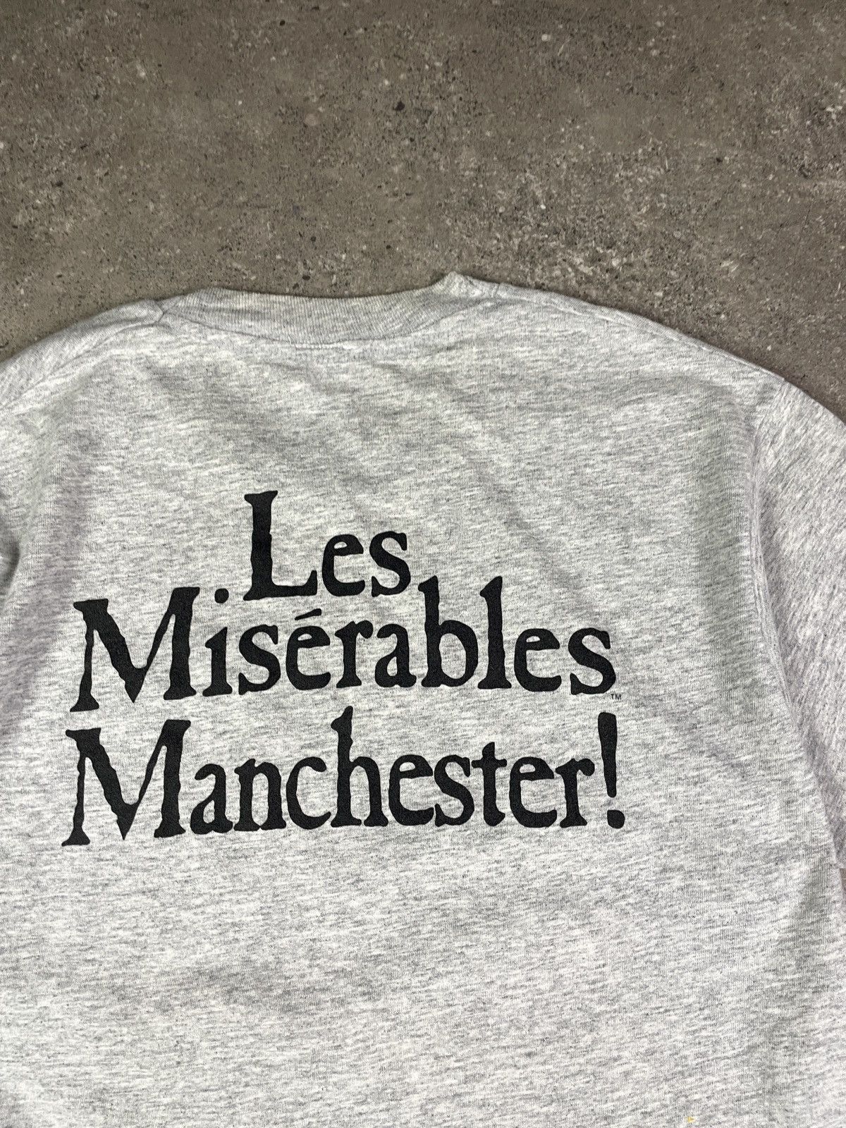 Vintage Vintage 1986 Les Miserables 90s T Shirt Size US L / EU 52-54 / 3 - 4 Thumbnail
