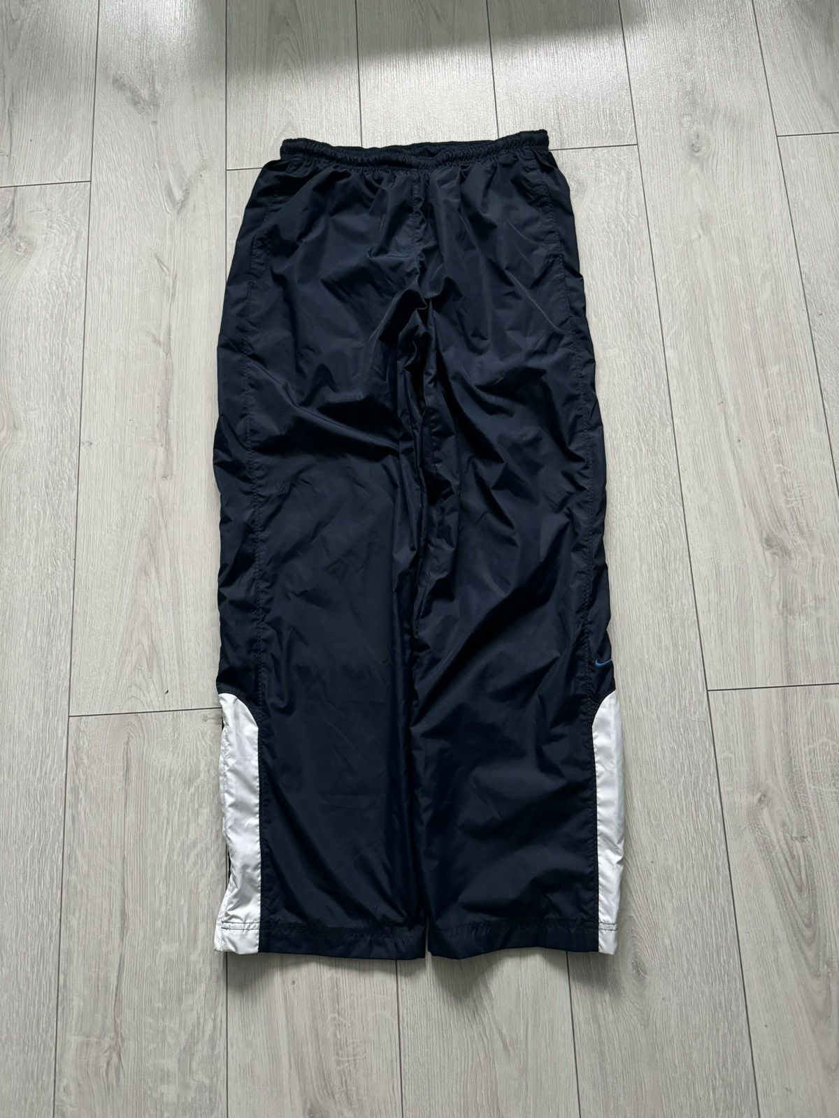 Vintage Vintage nike track pants y2k acg gorpcore sweatpants Size US 32 / EU 48 - 1 Thumbnail
