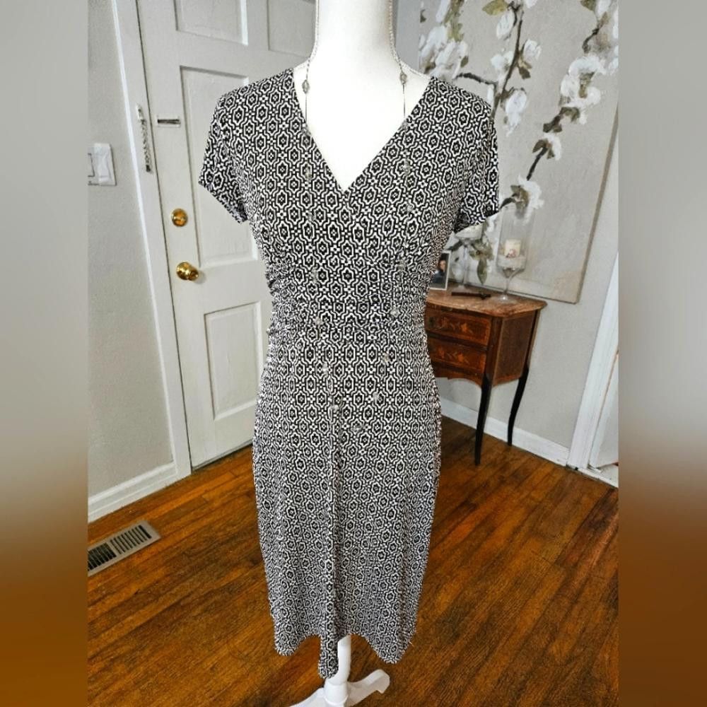 Ann Taylor Stylish Black and White Printed Dress with V-Neck Size XS / US 0-2 / IT 36-38 - 1 Thumbnail