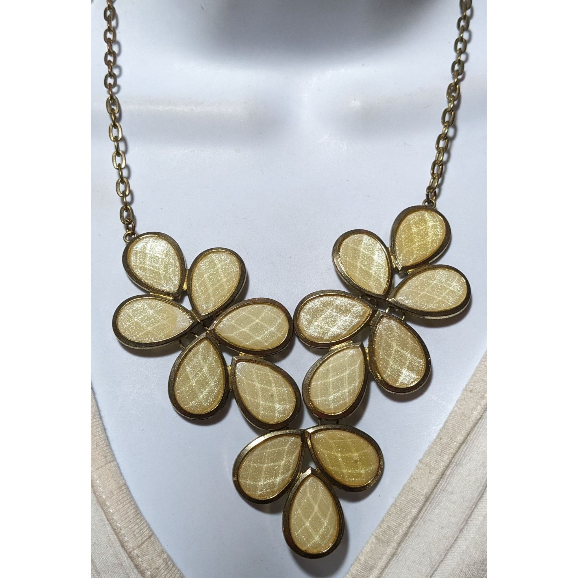Other Vintage Yellow Floral Shimmer Statement Necklace Size ONE SIZE - 5 Thumbnail