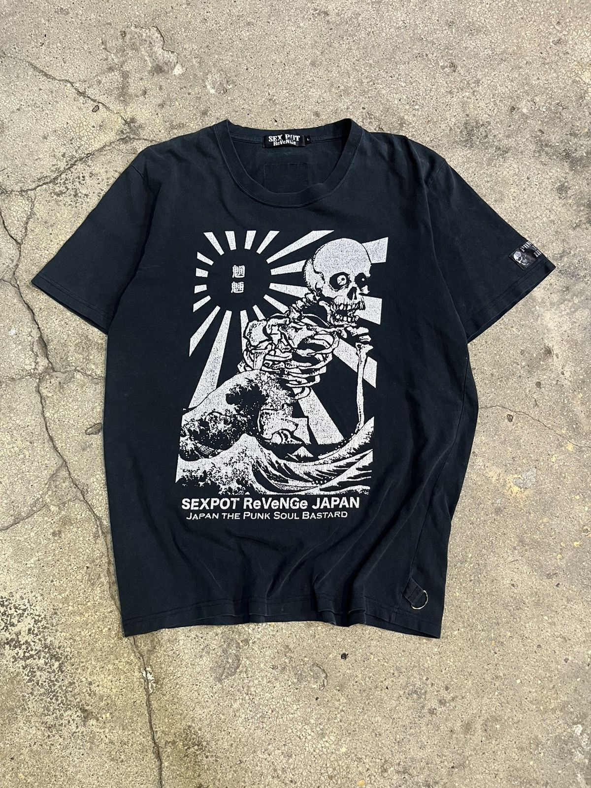 If Six Was Nine × Japanese Brand 🔥SEX POT REVENGE PUNK SOULS BASTARD SKULL TEE Size US L / EU 52-54 / 3 - 1 Thumbnail