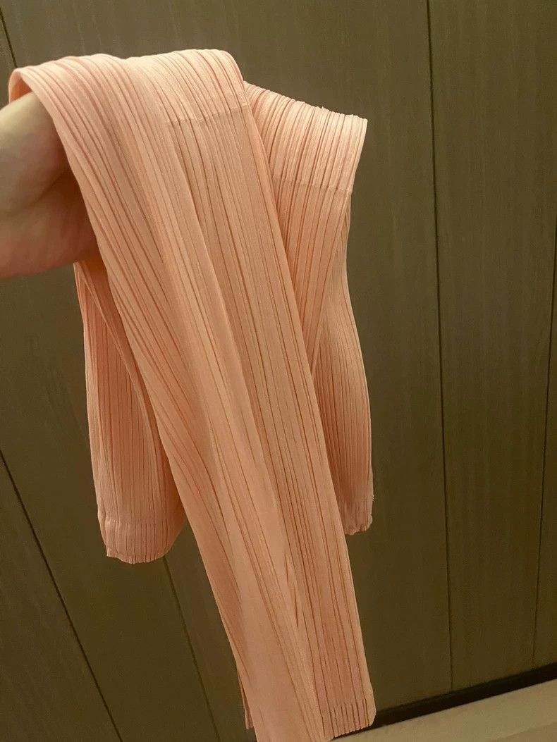 Issey Miyake Issey Miyake size:3 Coral pink pleated skirt Size 31" - 8 Thumbnail