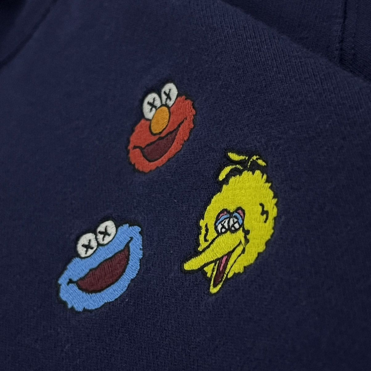 Kaws × Uniqlo UNIQLO KAWS SESAME STREET Size US M / EU 48-50 / 2 - 7 Thumbnail