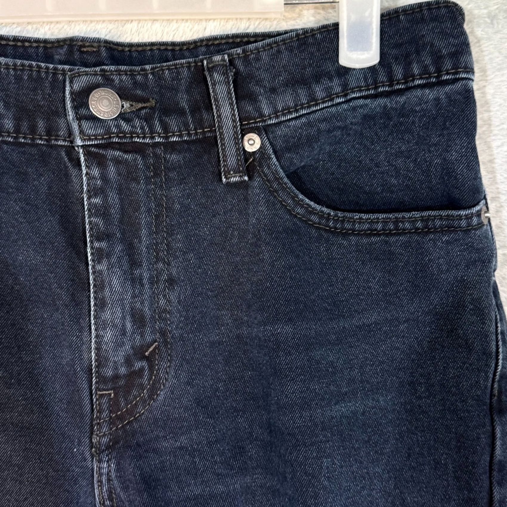 Levi's Levi’s 511 Men’s Jeans 32x34 Slim Straight Black Denim Stretch Waist 32 Inseam 34 Regular Pattern Solid Cotton Spandex Jeans Mens Size US 32 / EU 48 - 4 Thumbnail