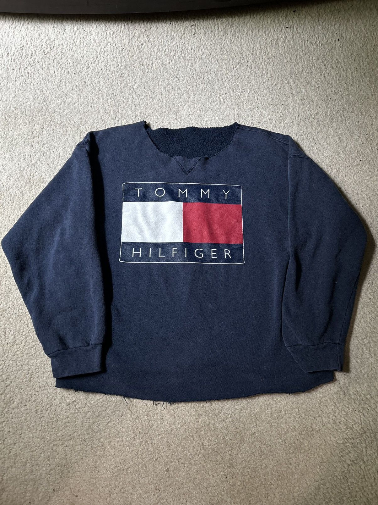 Tommy Hilfiger × Vintage TOMMY HILFIGER - Navy Sweatshirt crop Size US S / EU 44-46 / 1 - 1 Thumbnail