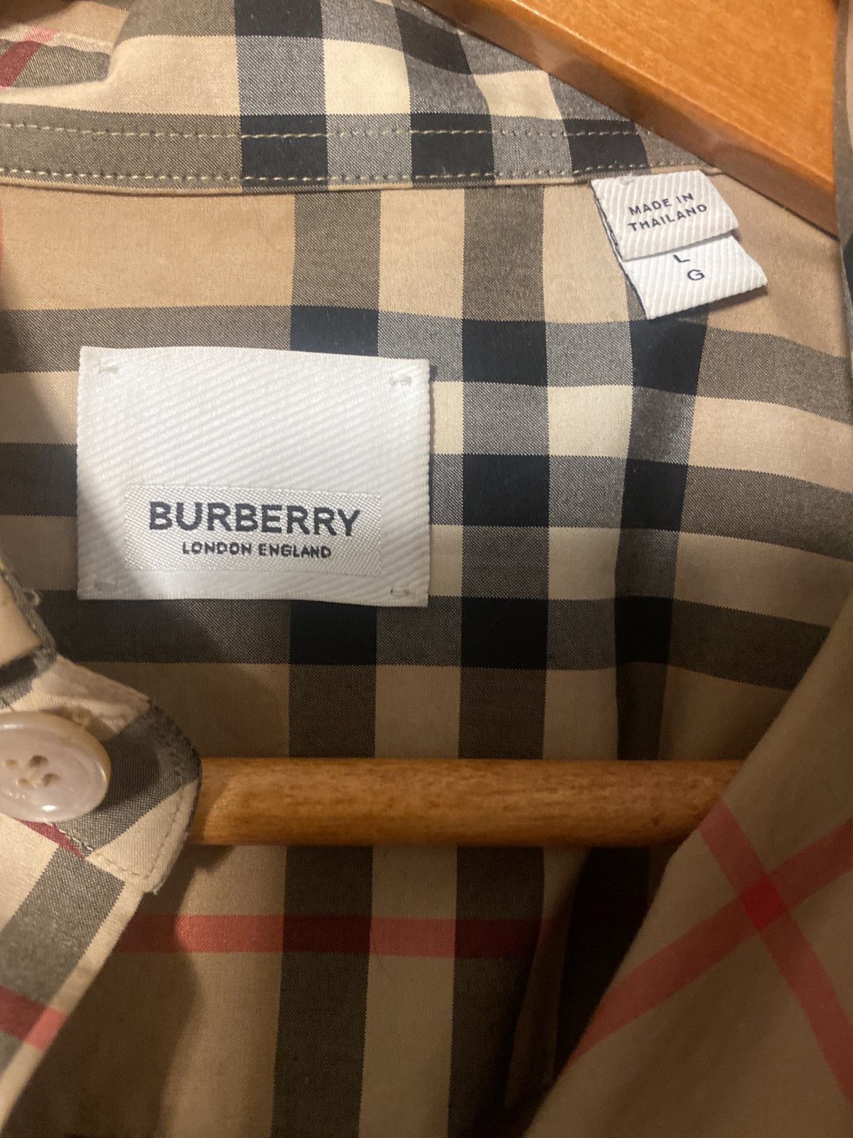 Burberry Burberry large button down Size US L / EU 52-54 / 3 - 1 Thumbnail