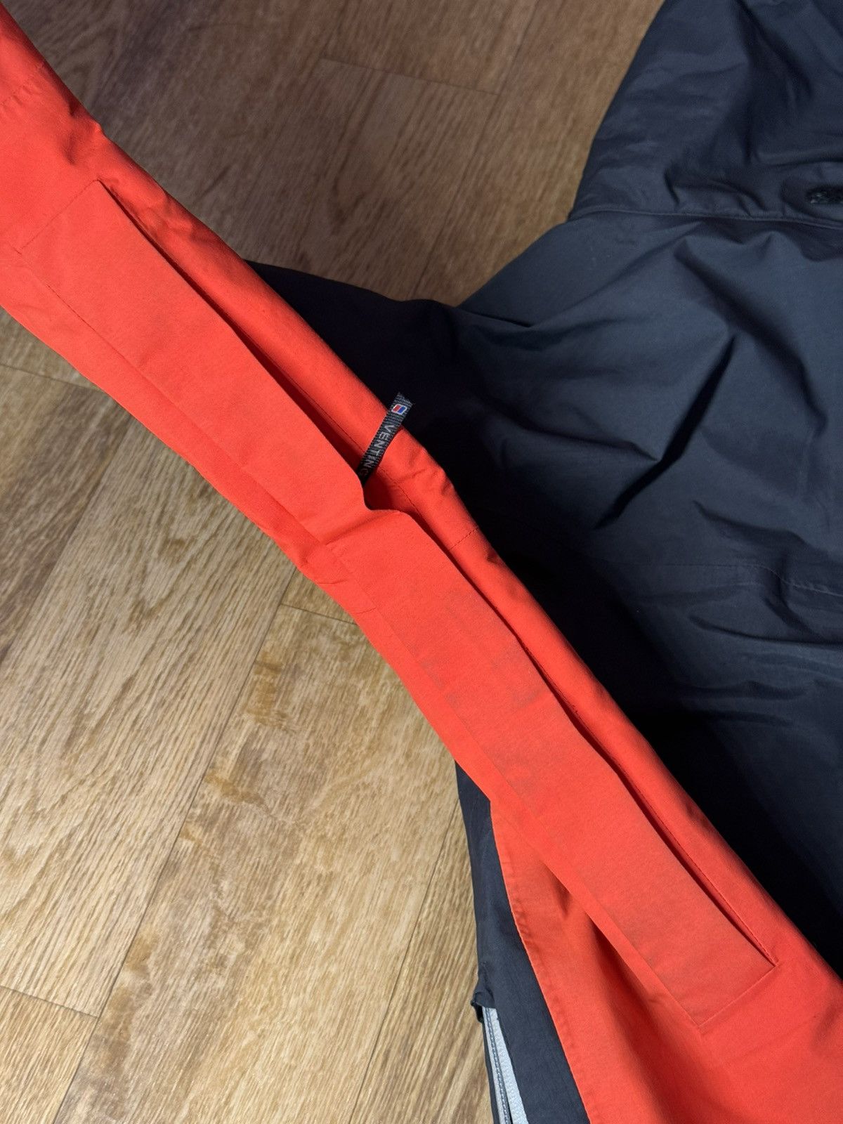 Berghaus Berghaus Gore-Tex Pro Jacket S Size Men Orange-black Outdoor Size US S / EU 44-46 / 1 - 20 Thumbnail