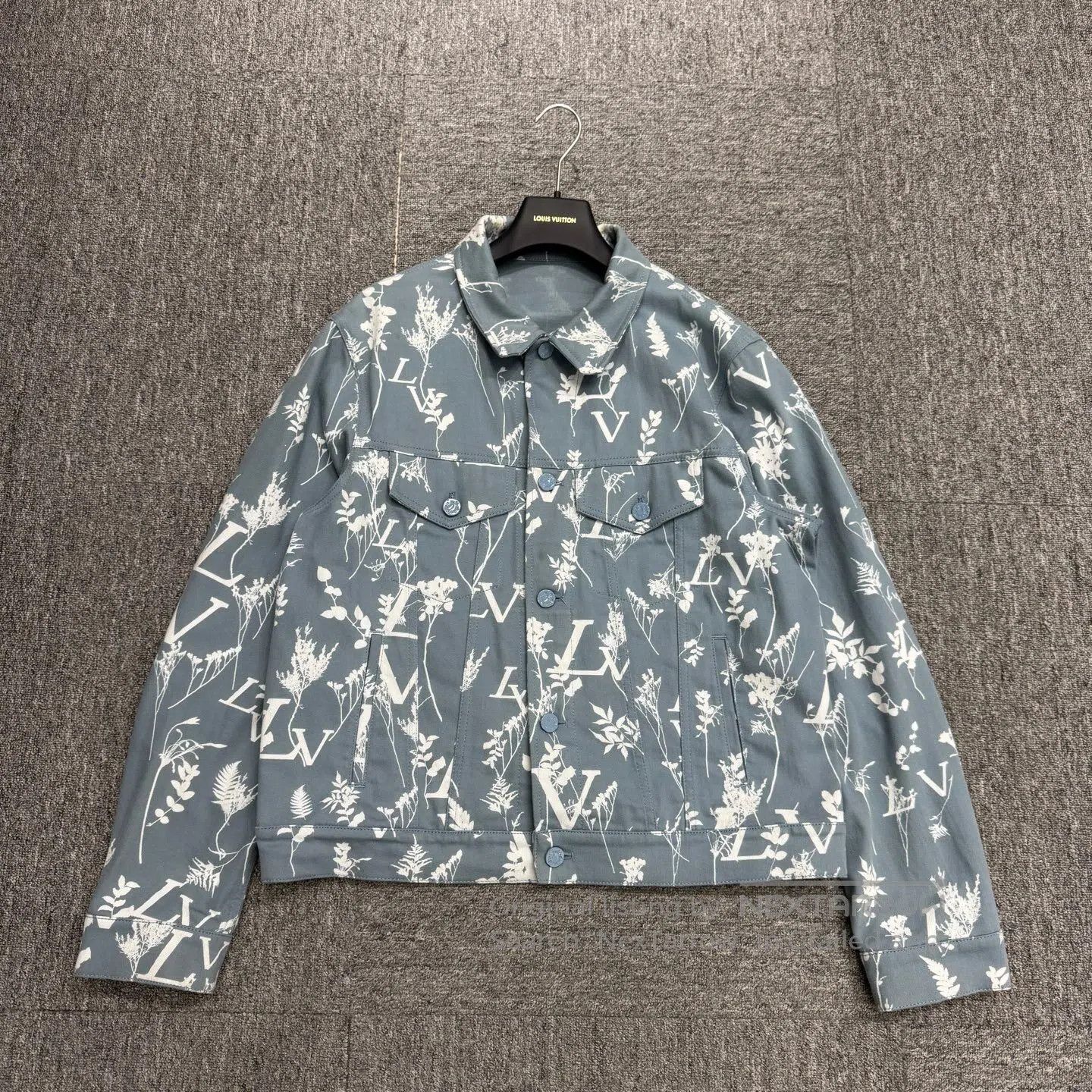 Louis Vuitton Louis Vuitton A denim jacket with a pattern of full wheat Size US L / EU 52-54 / 3 - 1 Thumbnail