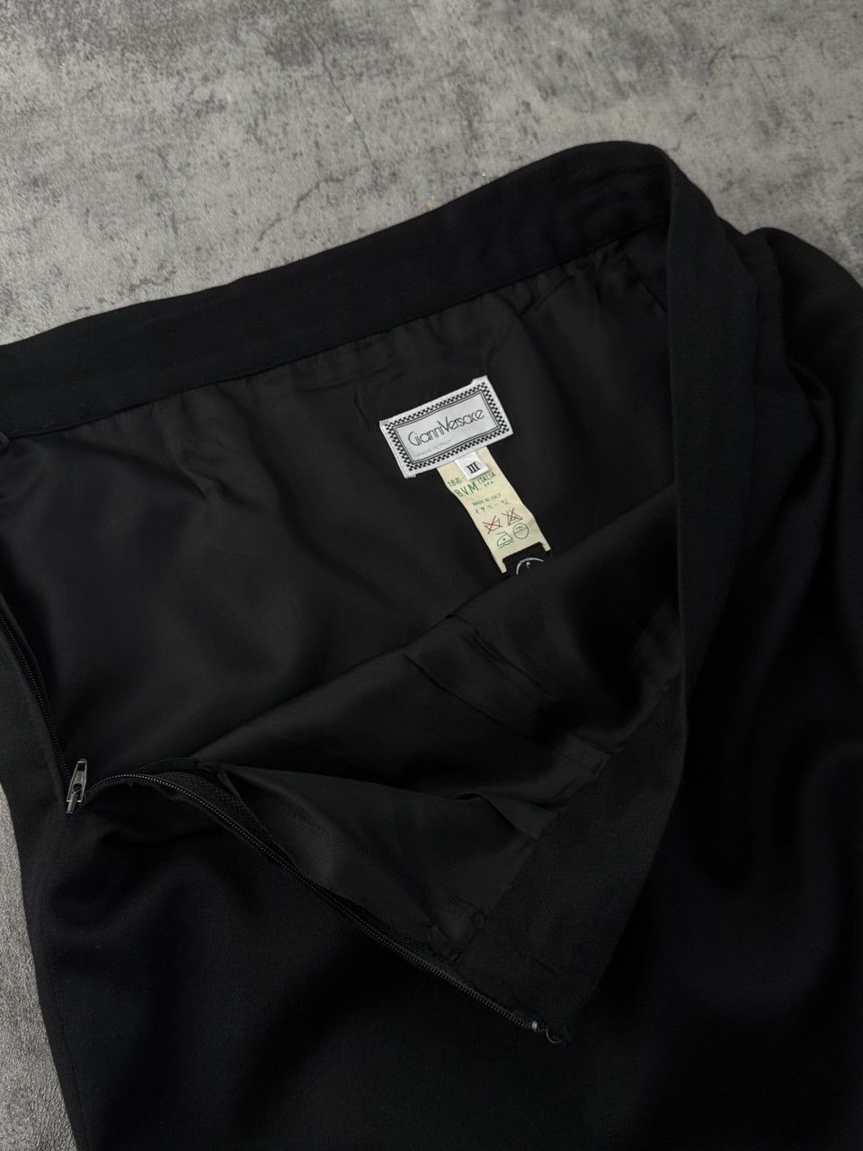 Versace 1980s Gianni Versace Wool Wrap Pencil Skirt Vintage Rare Size 26" / US 2 / IT 38 - 2 Thumbnail