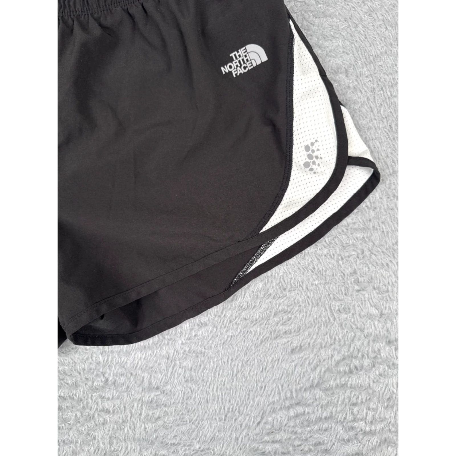 The North Face The North Face Shorts Women Medium Black White Track Sweat Lined Flight Series Size 32" / US 10 / IT 46 - 2 Thumbnail