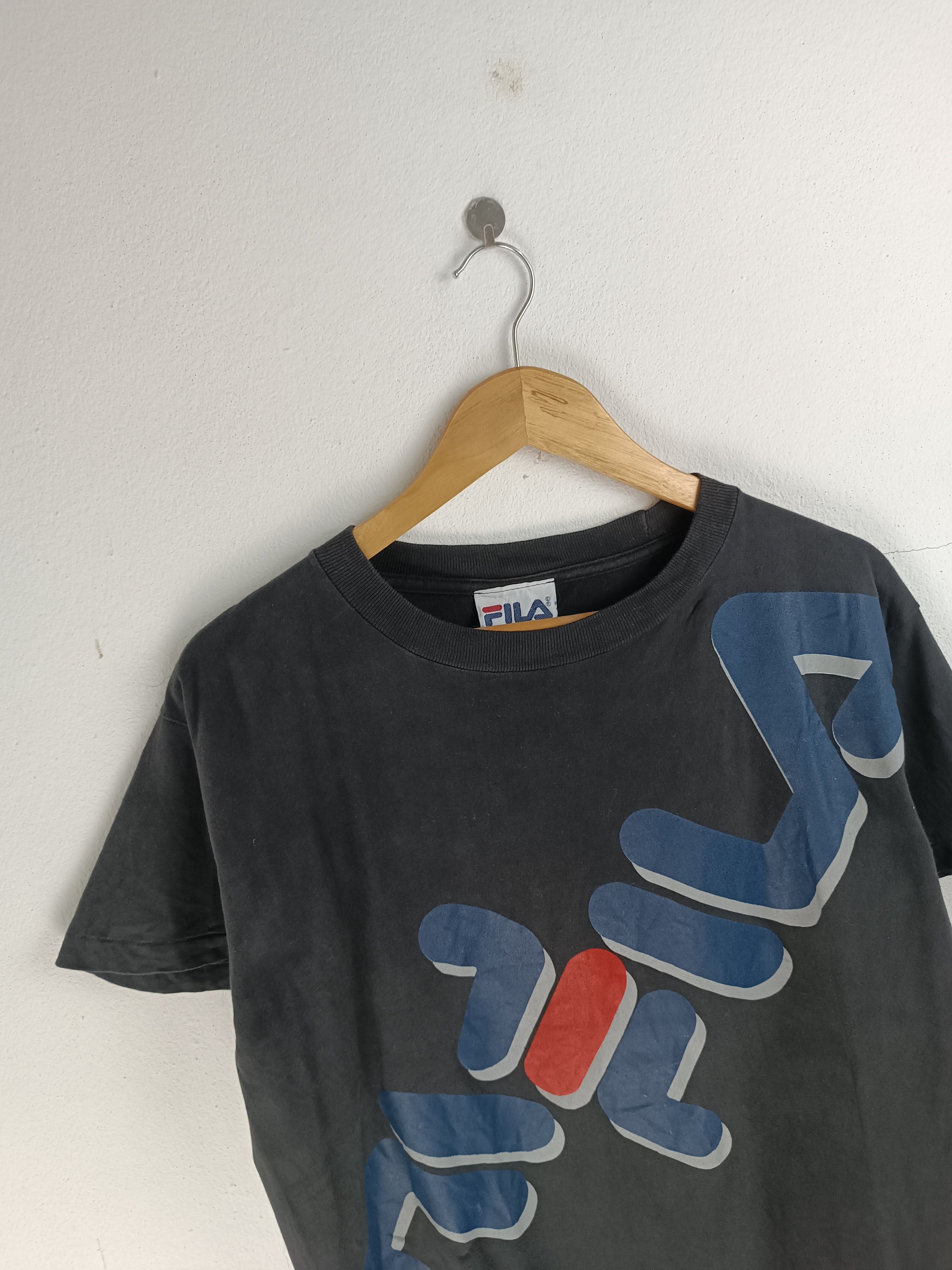 Fila VINTAGE 90'S FILA BIG LOGO SINGLE STICH MADE IN USA RARE TEE Size US L / EU 52-54 / 3 - 5 Thumbnail
