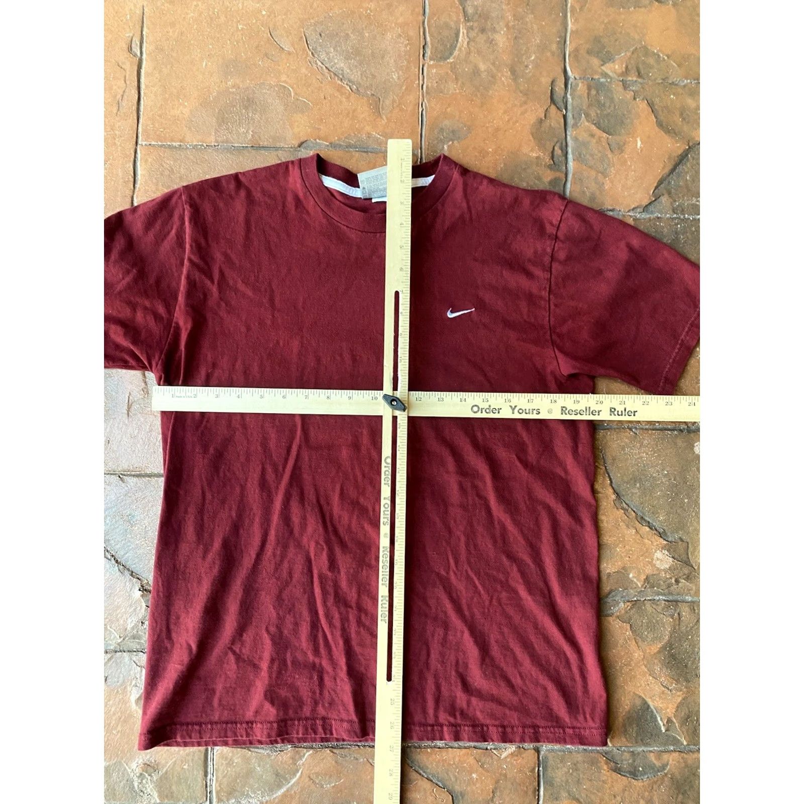 Nike VINTAGE Nike Swoosh Logo T-Shirt Large Red Crew Neck Short Sleeve Men's L Cotton Knit Embroidered Logo Sports Athleisure Classic 90s Size US L / EU 52-54 / 3 - 4 Thumbnail